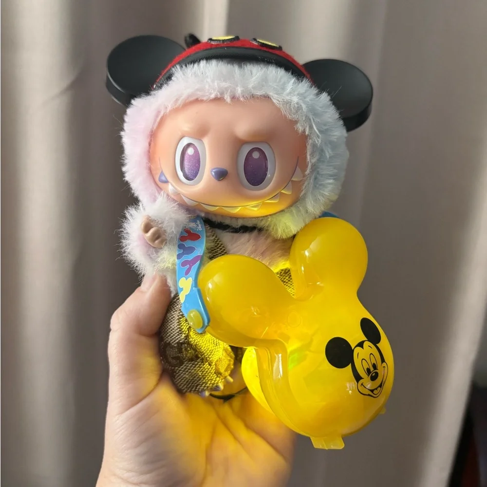 electrical parade, Disneyland, popcorn bucket for Christmas or labubu lights up - Picture 2 of 3